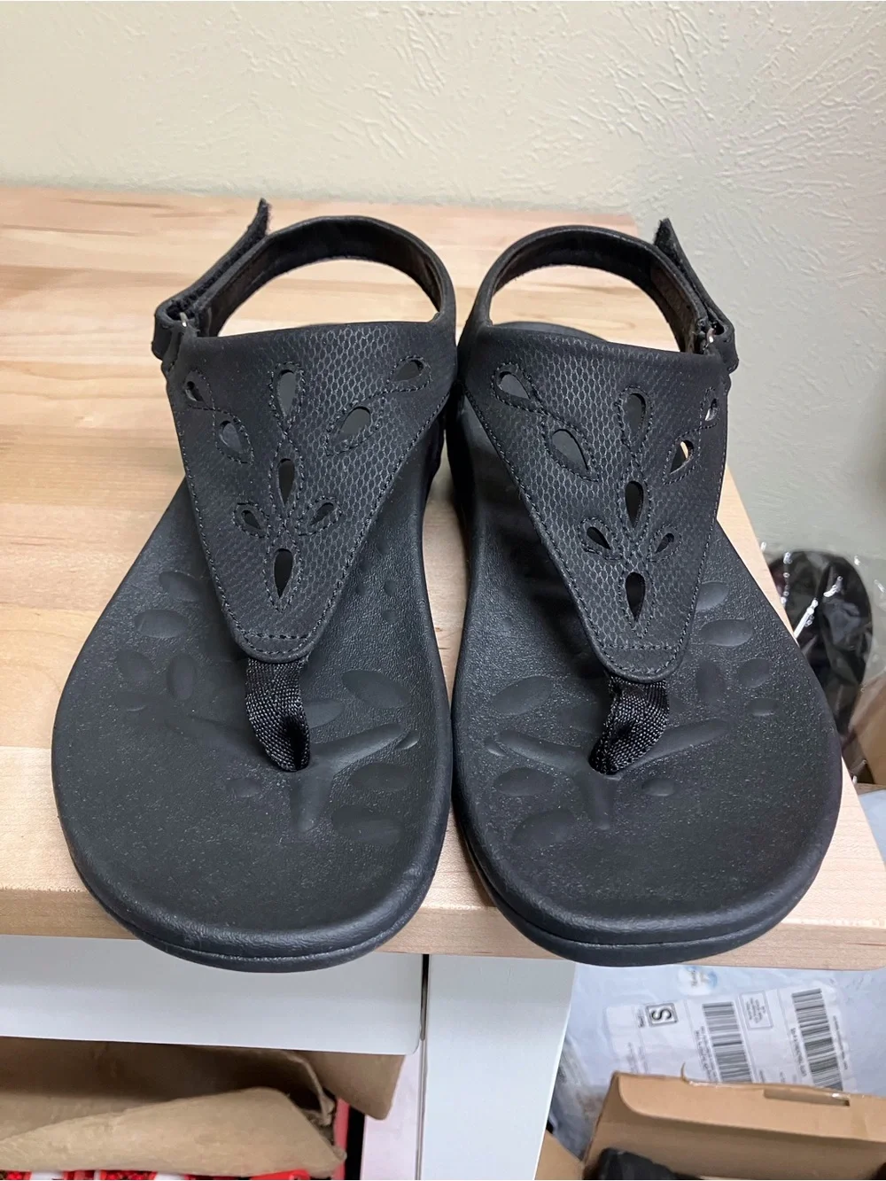Black Women's Toe-Post Sandals with Decorative Cutouts